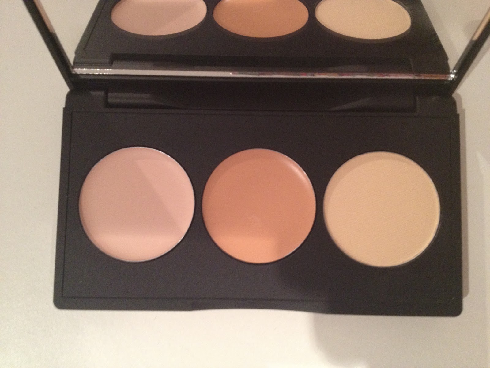 RetroLove Sleek Corrector and Concealer Palette
